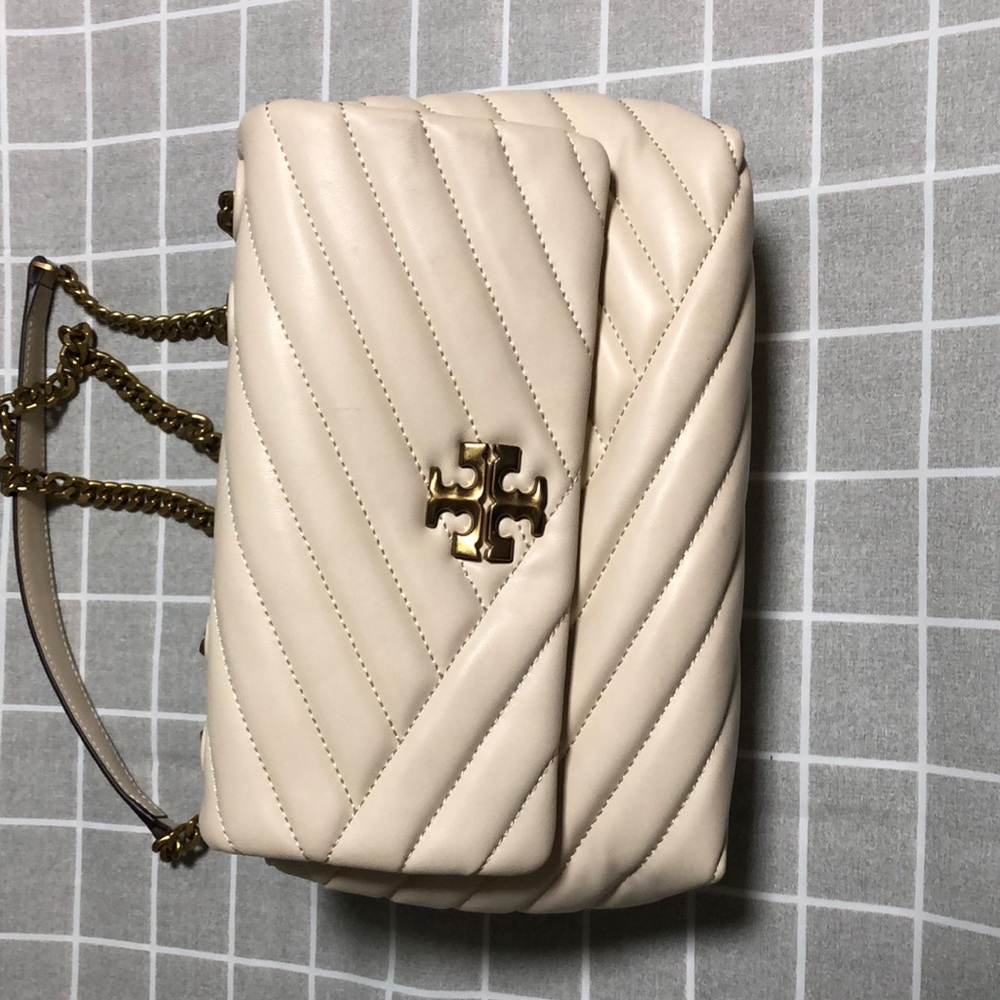 Tory Burch Kira Chevron Leather Shoulder Bag - Picture 2 of 7